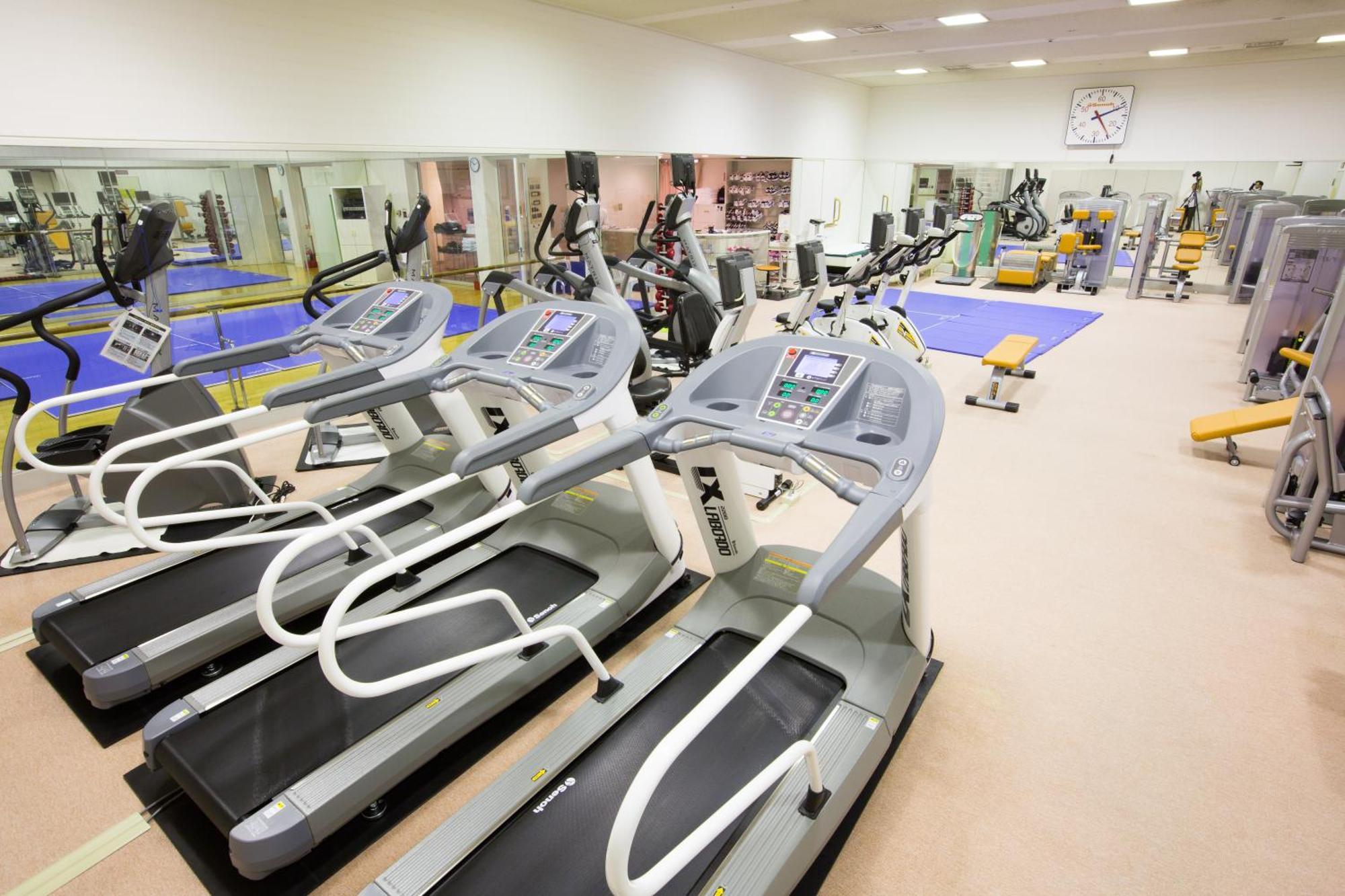 Hotel New Otani Осака Екстериор снимка The gym at the National Rehabilitation Centre
