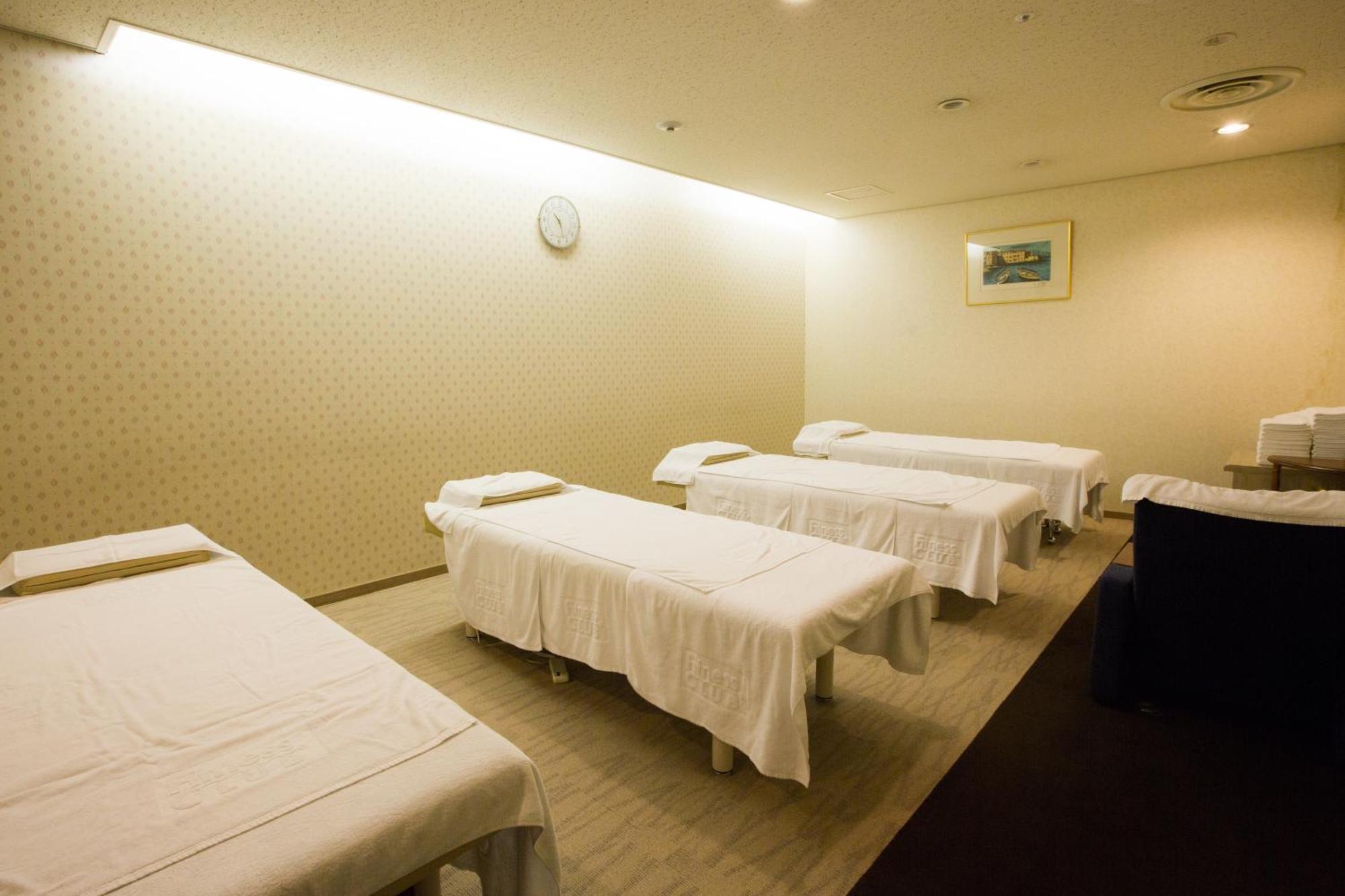 Hotel New Otani Осака Екстериор снимка Massage tables