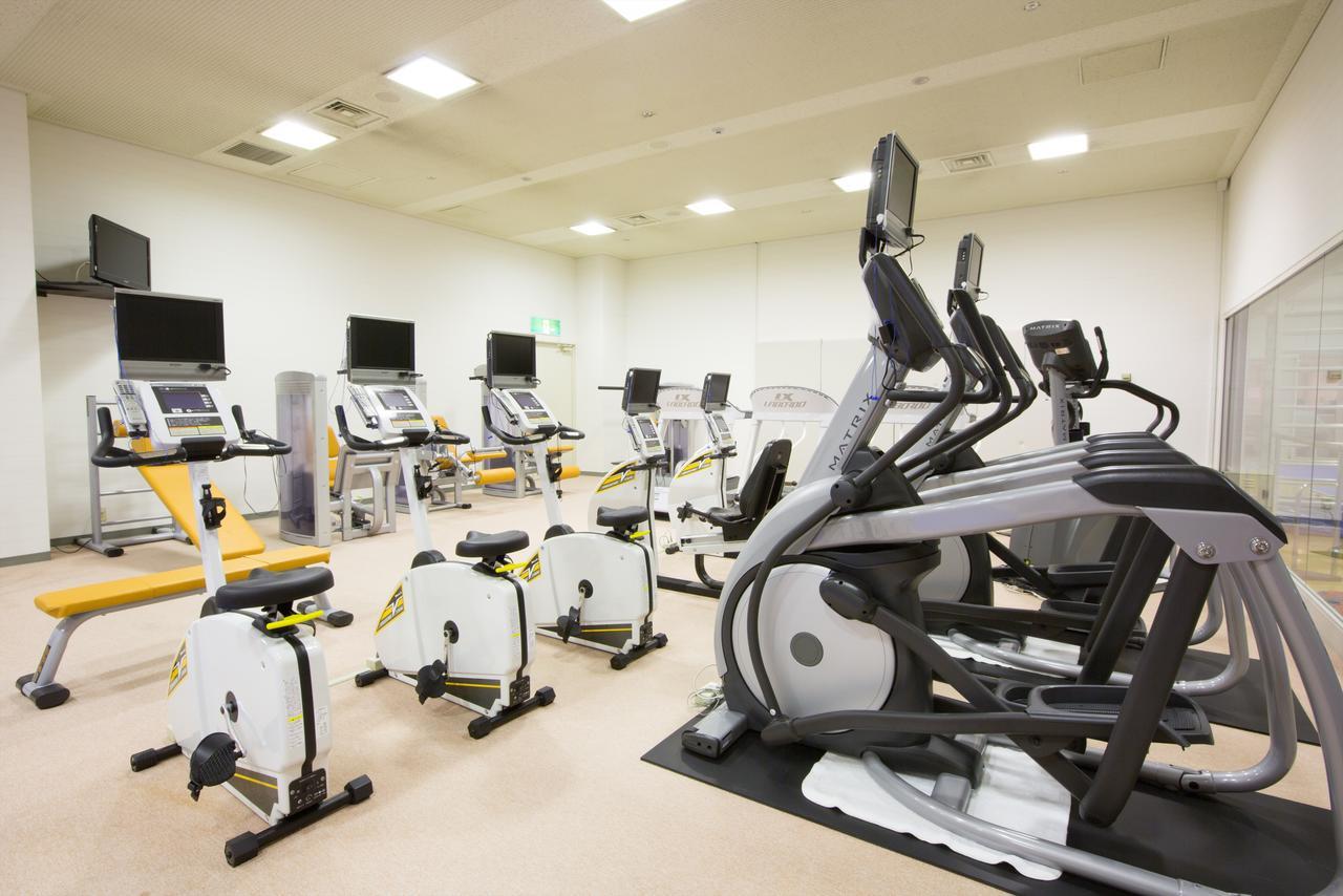 Hotel New Otani Осака Екстериор снимка A gym
