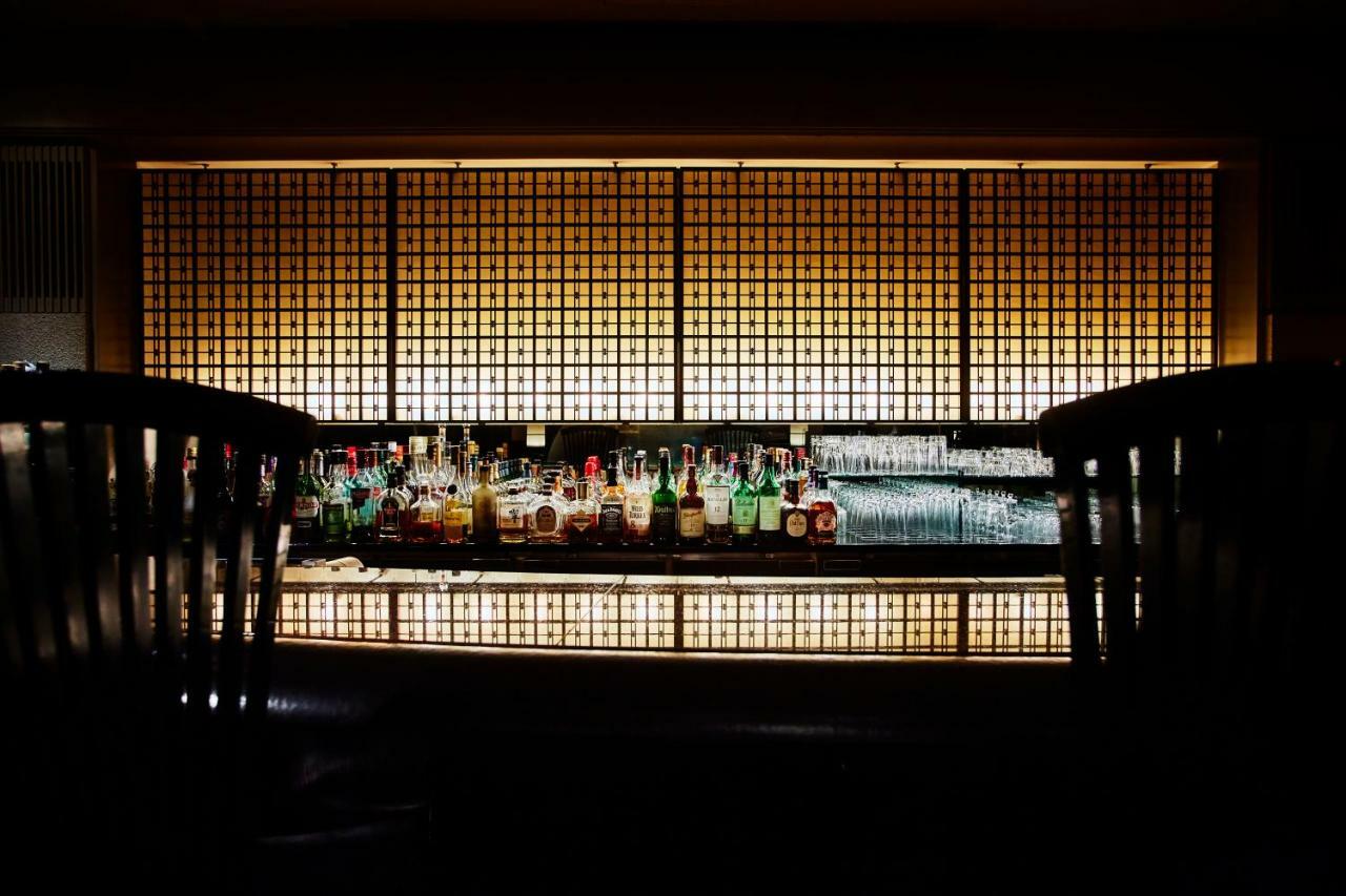 Hotel New Otani Осака Екстериор снимка The bar at the Tokyo Edition